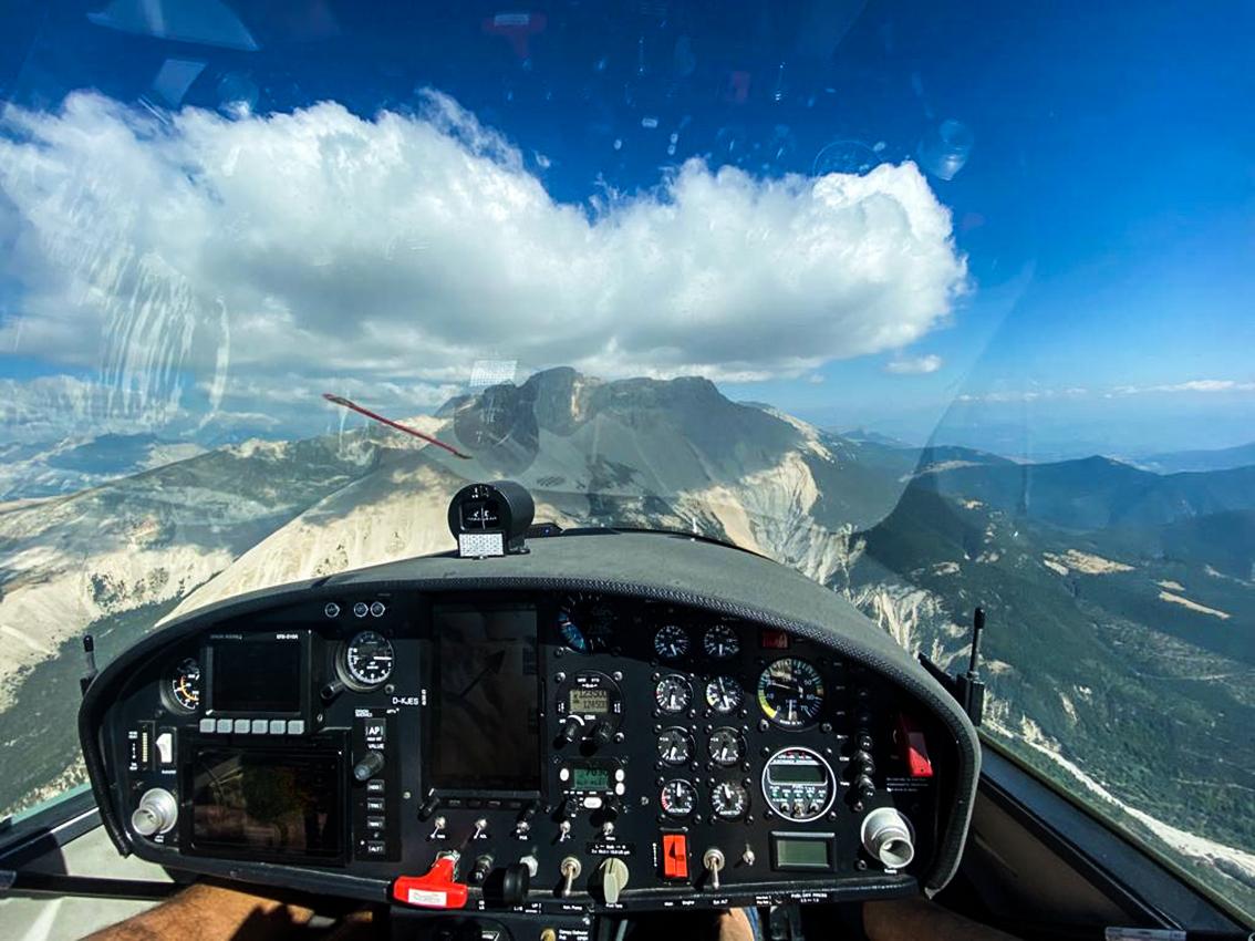 Le Pic de Bure vu du cockpit du Stemme. Merci Bert !